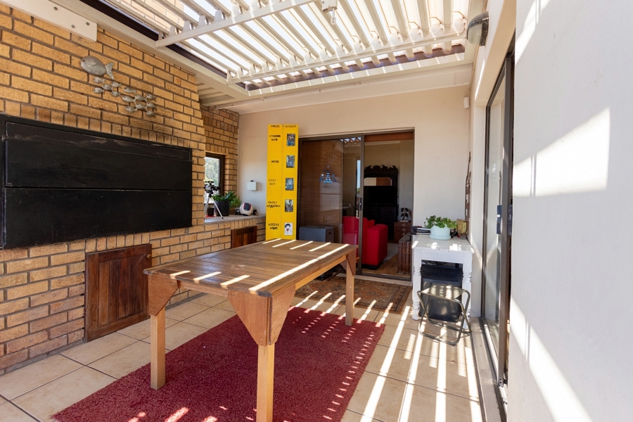 6 Bedroom Property for Sale in Middedorp Western Cape